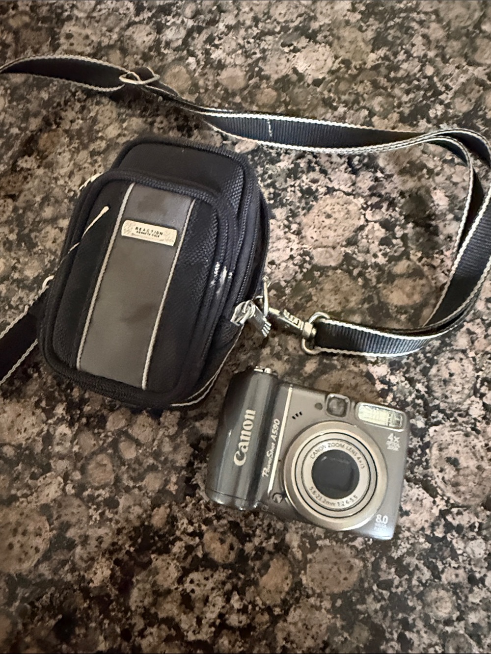 Canon PowerShot A560 Digital Camera with Black Carry Case - Black